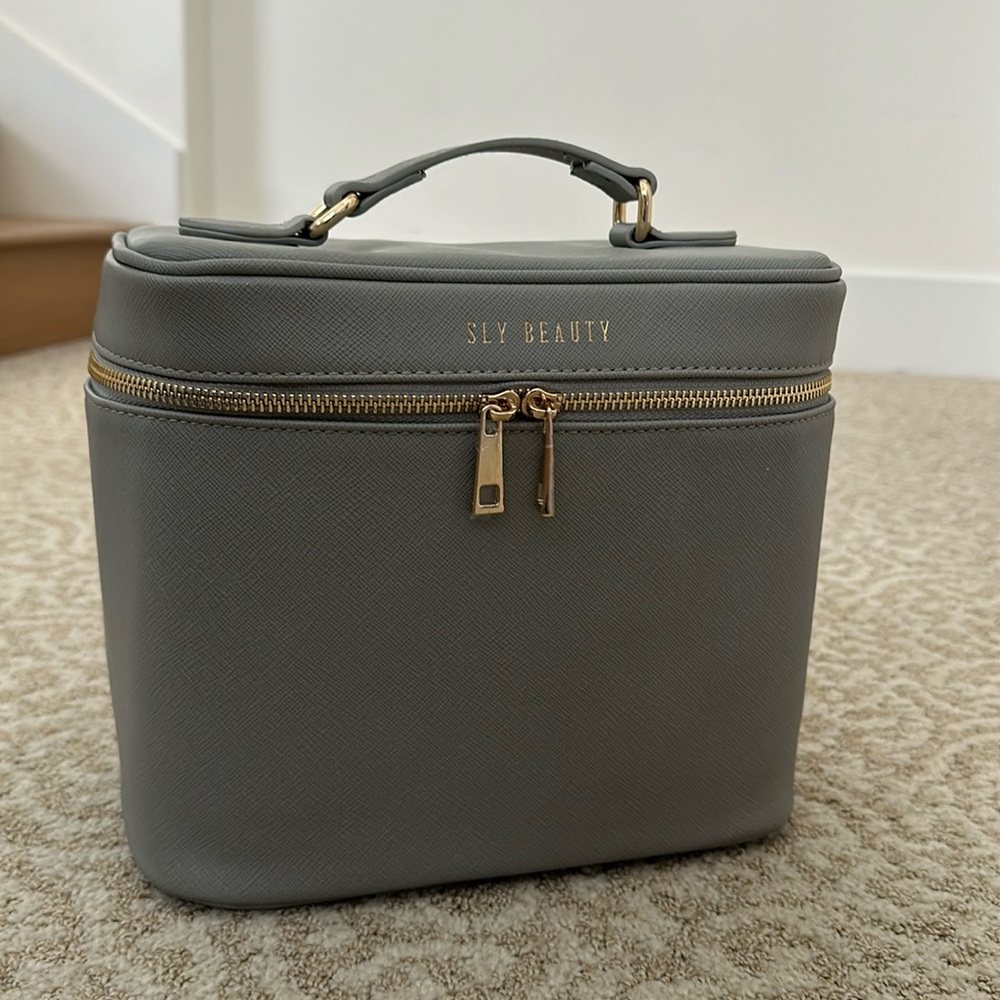 Sly Beauty: The Ever Need Cosmetics Bag